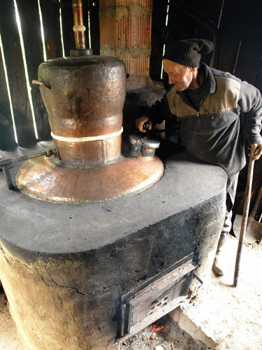 Foto in sanctuarul fabricii de horinca (c) Petru Goja